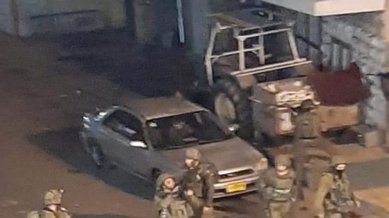 الاحتلال يعتقل مواطنا من بلدة بيت أمر