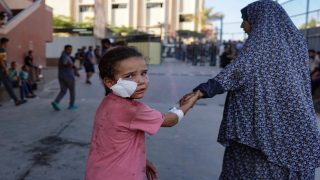 غارات عنيفة على خان يونس وتواصل القصف على غزة وبيت لاهيا