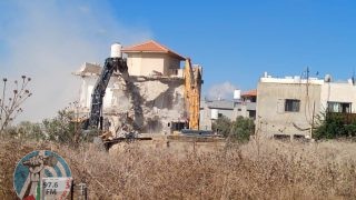 الاحتلال يهدم منشأة سياحية في الزاوية