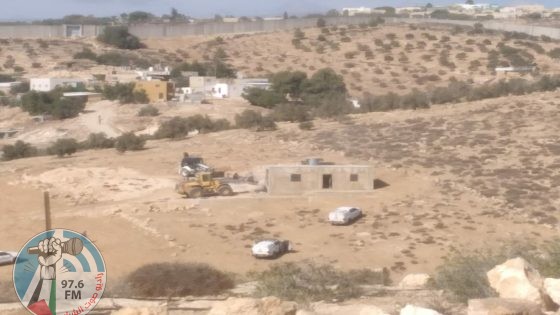 الاحتلال يهدم منزلا ومنشآت زراعية في الرماضين جنوب غرب الخليل