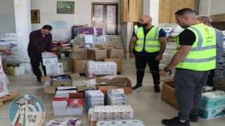اللجنة الرئاسية للمساعدات تُسلّم مساعدات أساسية للأسر المحتاجة في مخيم بلاطة بنابلس
