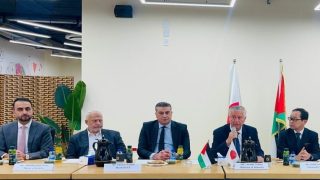 الوزير عصفور والسفير الياباني يناقشان تطوير مدينة أريحا الصناعية الزراعية