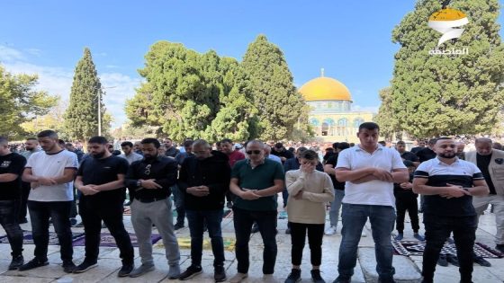 قيود واعتداءات.. 40الف مصل يؤدون الجمعة في الأقصى