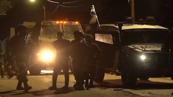 اعتقال شاب والاعتداء على آخر في قلقيلية
