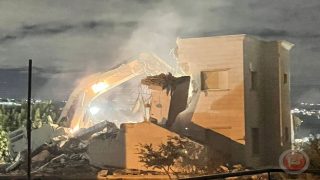 الاحتلال يهدم منزل الشهيد مهند العسود في بلدة إذنا
