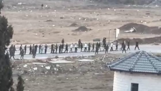 الاحتلال يعتقل أكثر من 10 مواطنين من مخيم الفوار وإصابة شاب بالرصاص