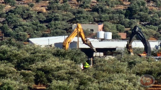 الاحتلال يهدم منزلا ومنجرة في ديربلوط غرب سلفيت