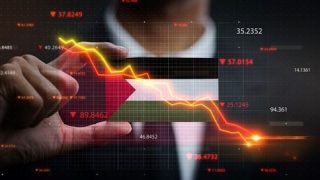 في ظل الفقر والبطالة وقرصنة الأموال … متى تنتهي معاناة الفلسطيني تحت وطأة الأزمة الاقتصادية؟