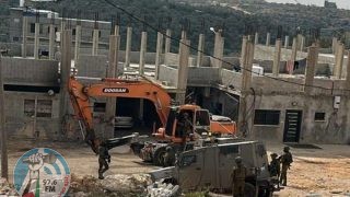 الاحتلال يعتقل ثلاثة مواطنين ويستولي على منزل في قرية المغير