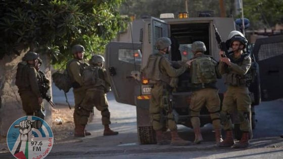 الاحتلال يعتقل 12 مواطنا من الضفة