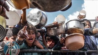 بوريل: التجويع يستخدم سلاحا ضد شعب ترك وحده في شمال غزة