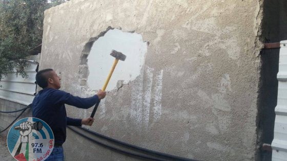 الاحتلال يجبر مقدسيا على هدم غرفة سكنية ومنشأة زراعية ذاتيا في العيسوية
