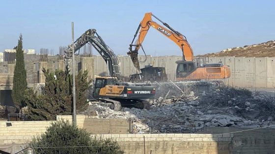 القدس: بلدية الاحتلال توزع اخطارات هدم في بلدة سلوان