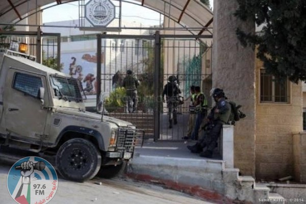 الاحتلال يقتحم أبو ديس ويتمركز في محيط جامعة القدس