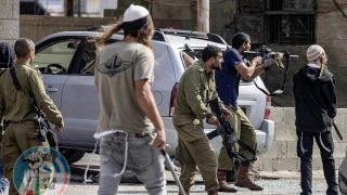 مستعمرون يعتدون على المواطنين وممتلكاتهم شرق يطا جنوب الخليل
