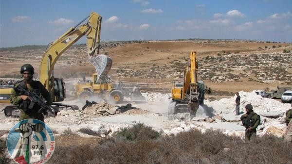الاحتلال يهدم مسكنين وخيمة ويقتلع عشرات أشجار الزيتون في مسافر يطا