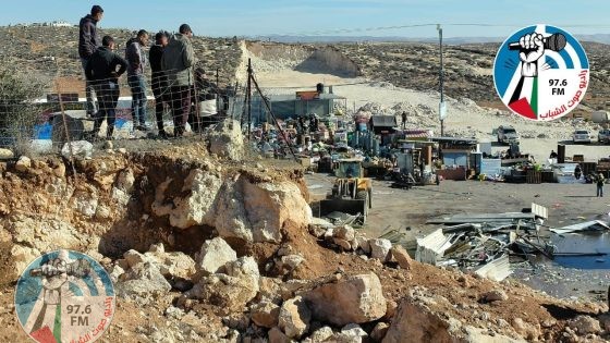 الاحتلال يهدم منزلاً وأكثر من 70 محلاً ومنشأة تجارية جنوب الخليل