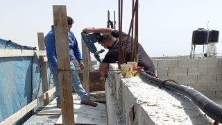الاحتلال يجبر مواطنا على هدم مخزن ويخطر بهدم مسجد في بلدة سلوان