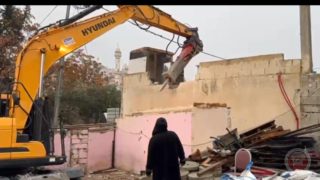 بلدية الاحتلال تجبر عائلة مشاهرة على هدم منزلها في جبل المكبر