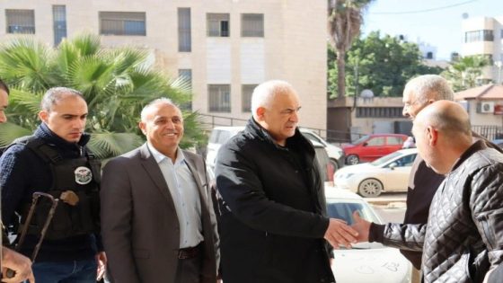 وزير الداخلية يتفقد عددا من المؤسسات الحكومية والرسمية في مدينة جنين
