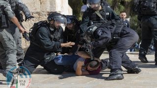 الاحتلال يعتقل شابين من مدينة القدس