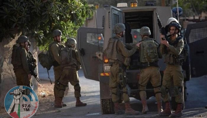 الاحتلال يعتقل 8 مواطنين أحدهم مصاب من برقة شمال غرب نابلس