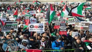مظاهرة حاشدة تجوب شوارع العاصمة الأرجنتينية تطالب بوقف الإبادة في فلسطين
