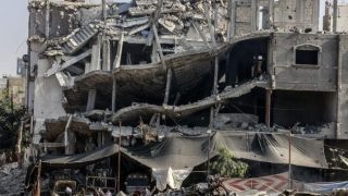غارات إسرائيلية مكثفة بمدينة غزة والشمال واستشهاد صياد بالنصيرات