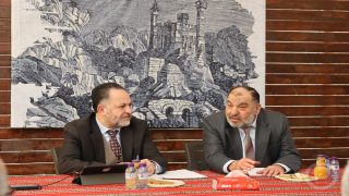 رئيس بلدية الخليل ورئيس سلطة المياه يبحثان أزمة المياه في المدينة