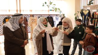 افتتاح معرض “تراثنا أصل الحكاية” بالشراكة بين بلدية الخليل مع وزارة الثقافة ومحافظة الخليل