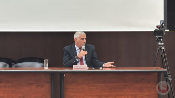 الدكتور ناصر اللحام يقدم محاضرة حول “اثر سقوط النظام في سوريا على القضية الفلسطينية”