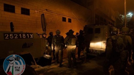 الاحتلال يعتقل 14 مواطنا من رام الله أغلبيتهم من مخيم الجلزون
