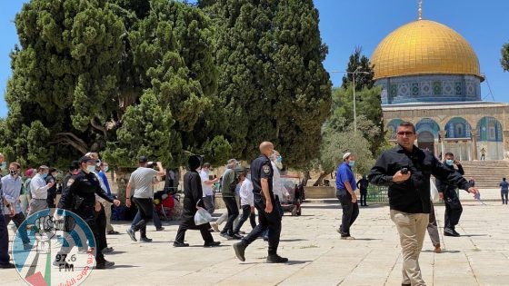 مستوطنون يقتحمون المسجد الأقصى