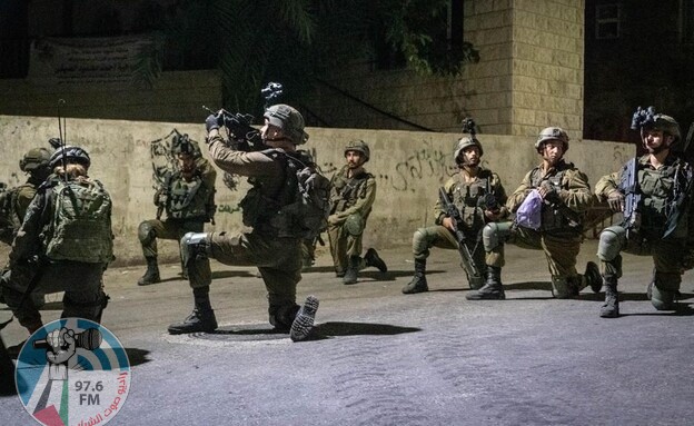 الاحتلال يعتقل 15 مواطنا من الضفة بينهم سيدة