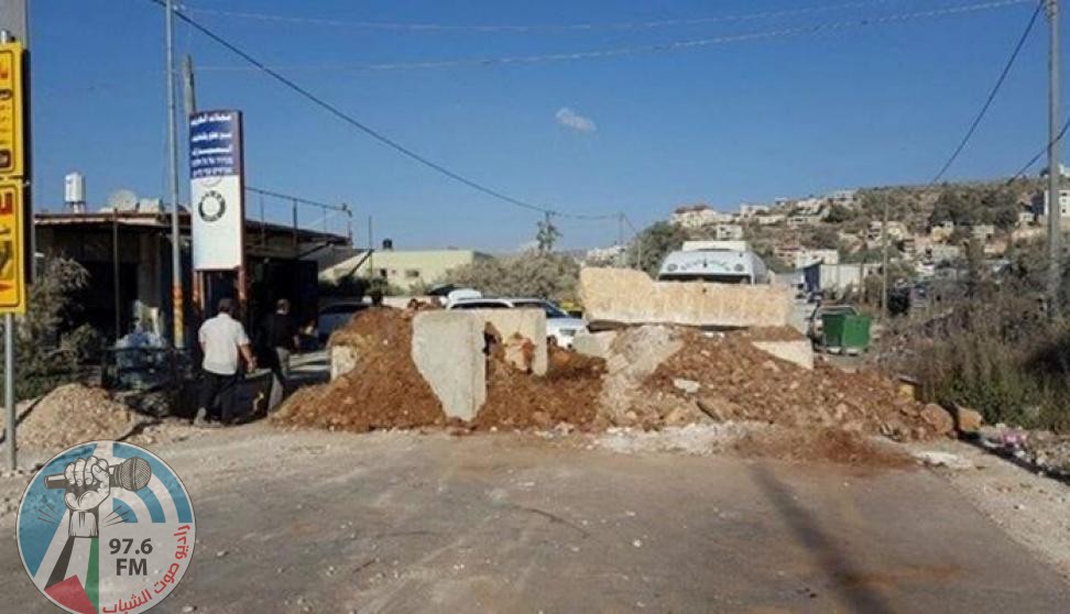 الاحتلال يغلق طرقا بسواتر ترابية في أريحا