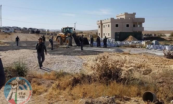 قوات الاحتلال تهدم منزلين في الولجة شمال غرب بيت لحم