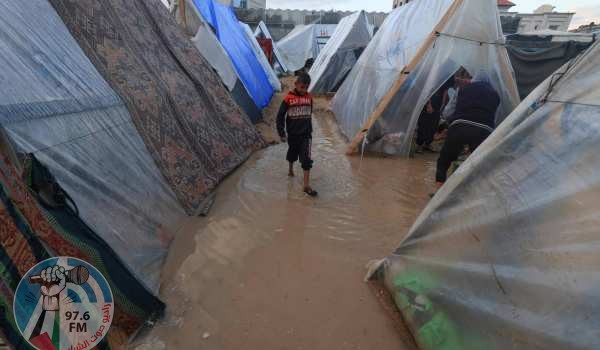 غرق مئات الخيام في مخيمات النزوح في مناطق متفرقة من قطاع غزة