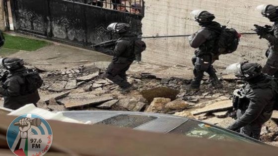 الاحتلال يهدم مبنى ويجرف شوارع في ضاحية السلام شمال شرق القدس