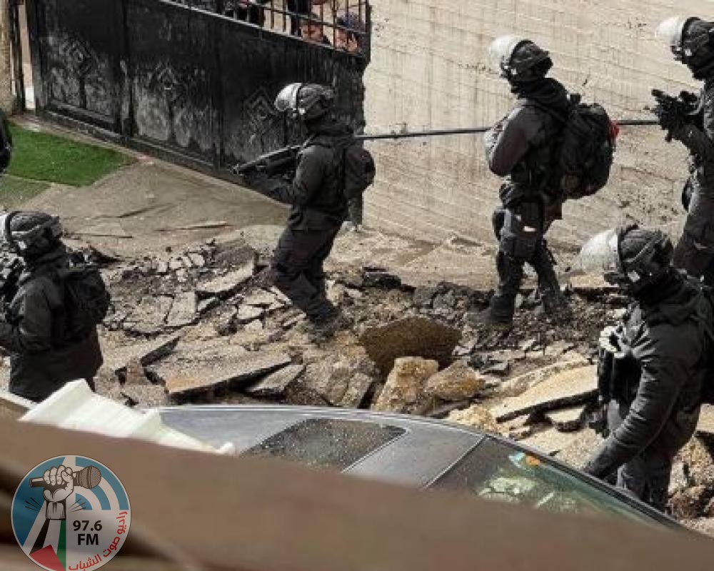 الاحتلال يهدم مبنى ويجرف شوارع في ضاحية السلام شمال شرق القدس