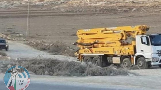 الاحتلال يستولي على خلاطة ومضخة باطون في قيرة شمال سلفيت