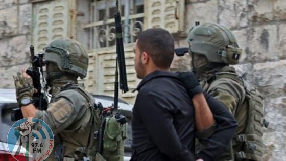 الاحتلال يعتقل اربعة مواطنين من الشيوخ شرق الخليل