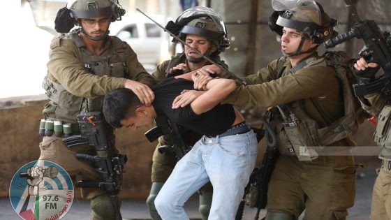 قوات الاحتلال تعتقل 13 مواطنا وتفتش عشرات المنازل في بيت فوريك شرق نابلس