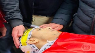 أهالي نابلس يشيعون جثمان الشهيد محمد عامر في مخيم بلاطة
