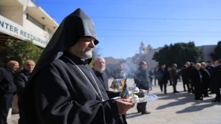 موكب بطريرك الأرمن يصل بيت لحم استعدادا لقداس منتصف الليل