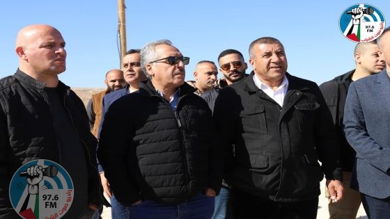 بالصور / محافظ الخليل ومدير جهاز المخابرات في الخليل في زيارة تفقدية لمسافر يطا