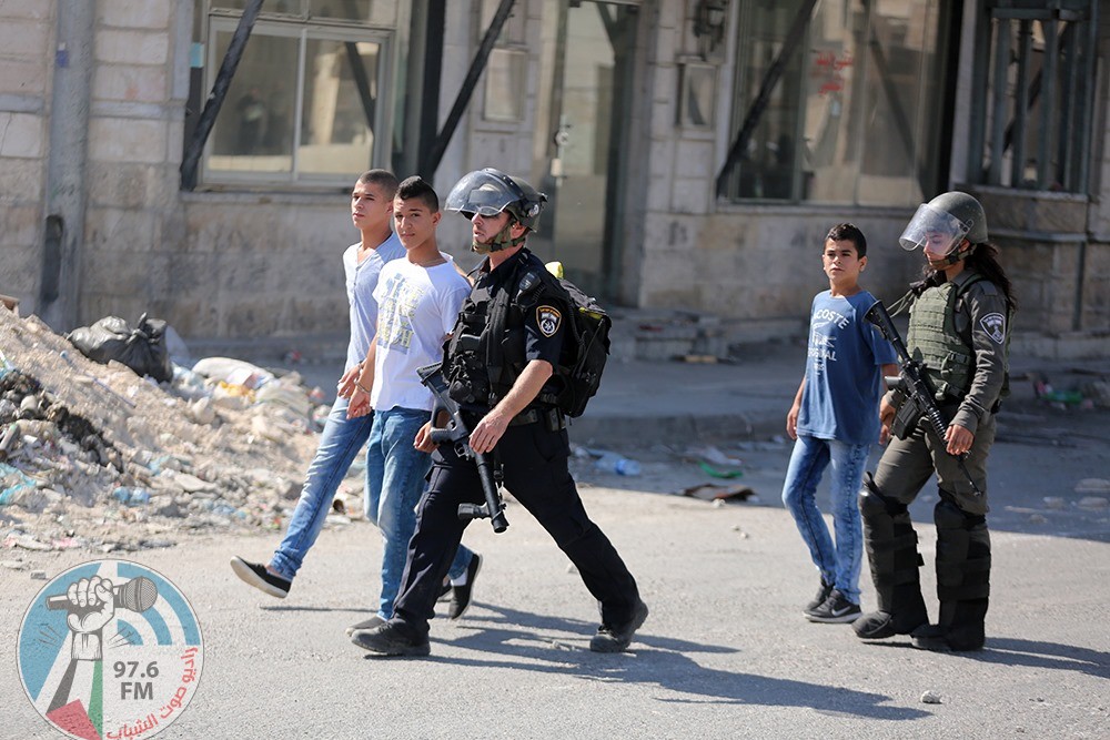 الاحتلال يعتقل ثلاثة شبان من عارورة وبيت ريما