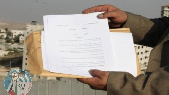 الاحتلال يُخطر بهدم سبعة منازل في بلدة إذنا غرب الخليل