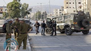 الاحتلال يعتقل 3 مواطنين ومستعمرون يهاجمون المركبات على شارع قلقيلية-نابلس