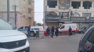 اصابة مواطنين برصاص مجهولين في الخليل أحدهما حالته خطرة