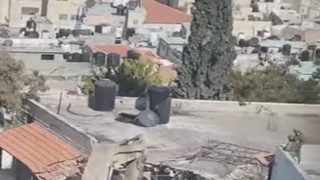 شاهد- الاحتلال يهدم مسجدا في شارع مهيوب بمخيم جنين